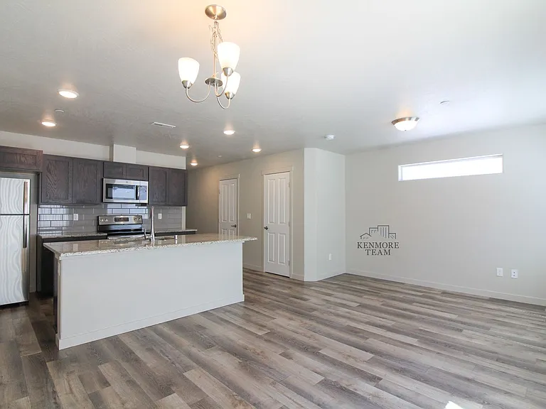 5747 W Albany Pl #110 — Photo 4