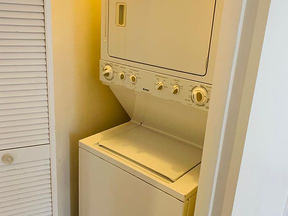 5th image of 3027 Sunset Dr #3027S