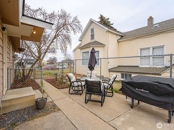 3rd image of 247 NW D Street