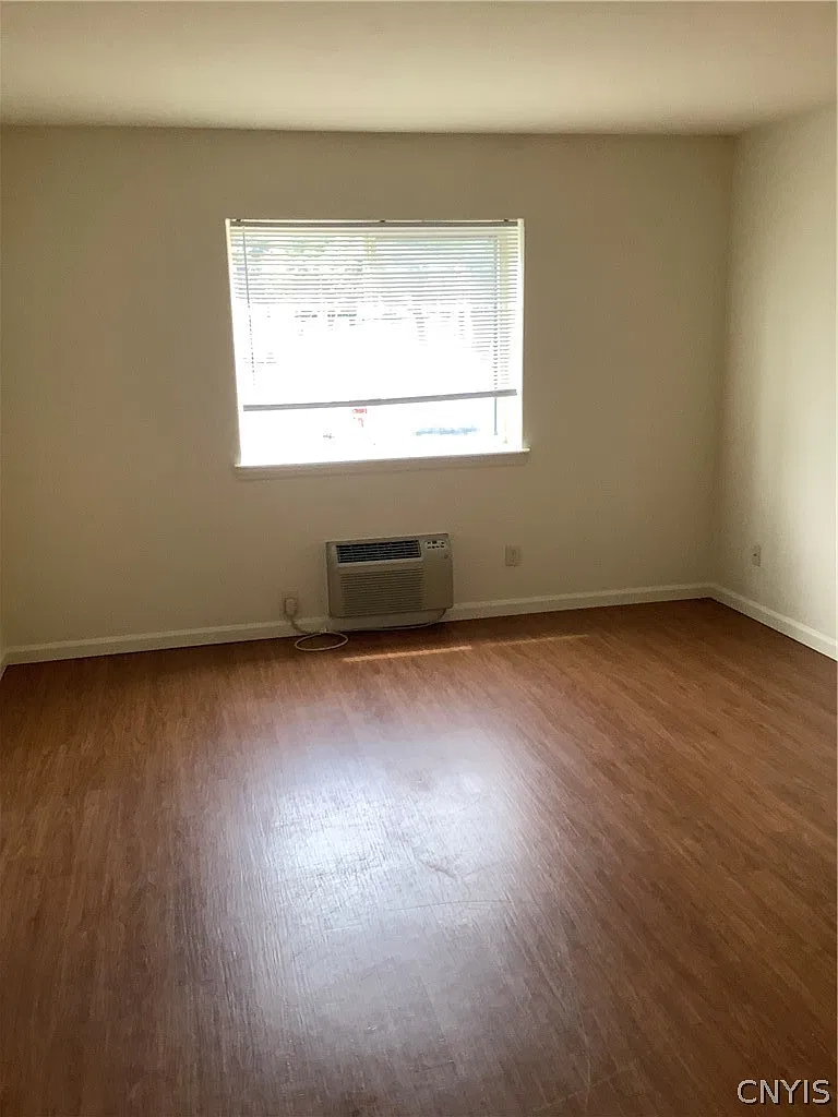 Studio, 1.0 bath, 7712 sqft, $900 — Photo 3
