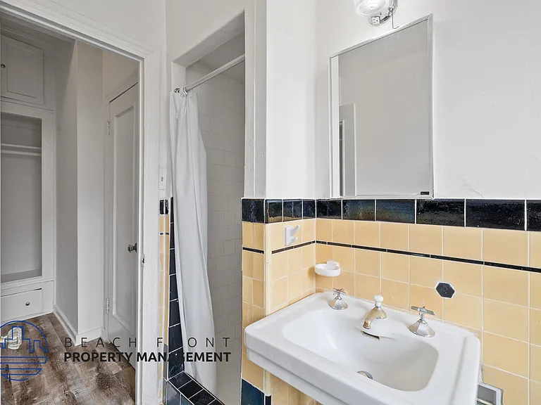 512 S. Hobart Blvd. — Photo 12