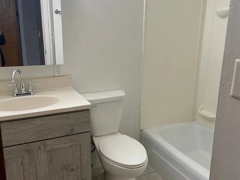 2217 Muscatine Ave — Photo 7