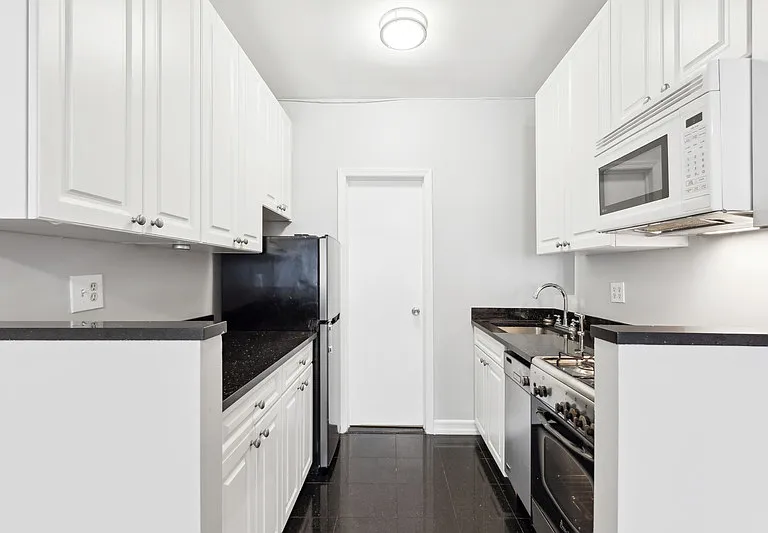 322 E 61st St #4C — Photo 3