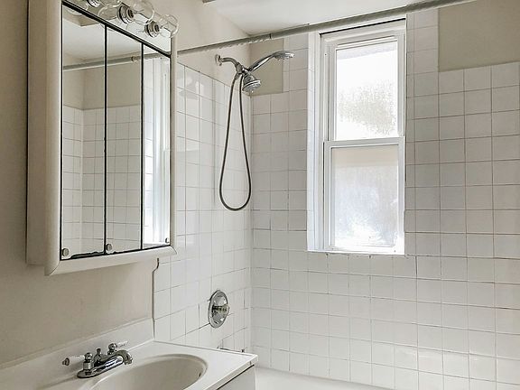 4th image of 3618 N Marshfield Ave APT 1B