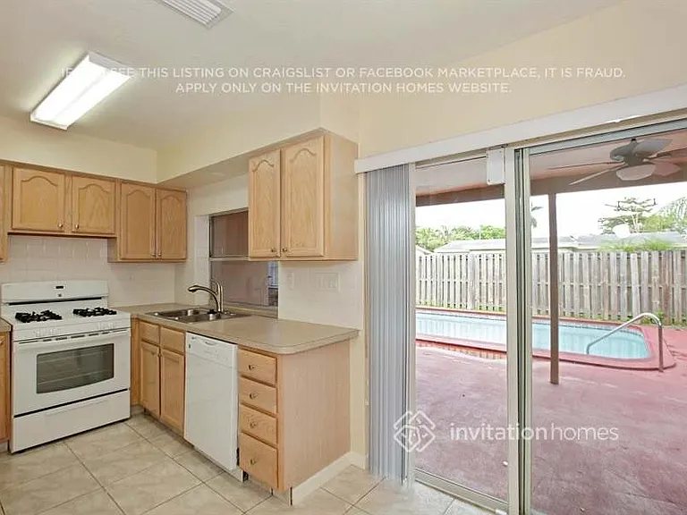 8407 NW 26th St — Photo 8
