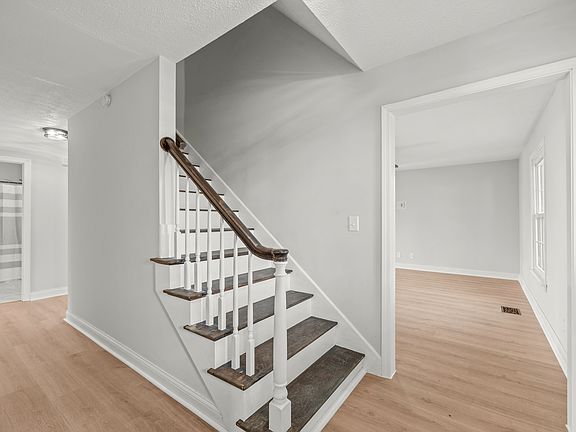 4th image of 749 Linden Dr