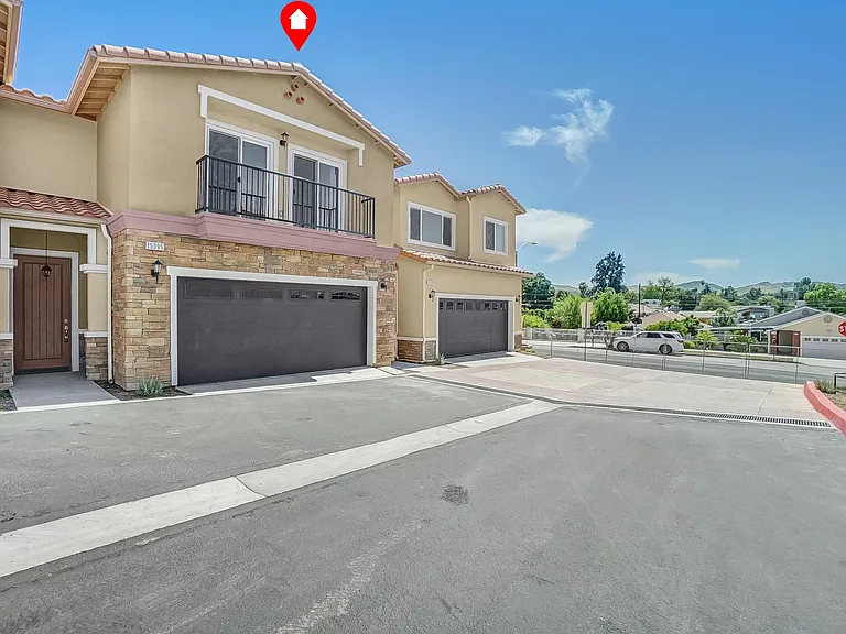 15395 Lotus Cir — Photo 1