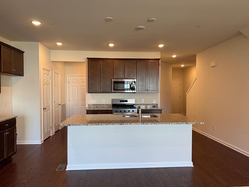 1st image of 119 S Buck Tavern Way