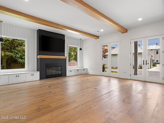 2nd image of 305 Beach Hill Rd