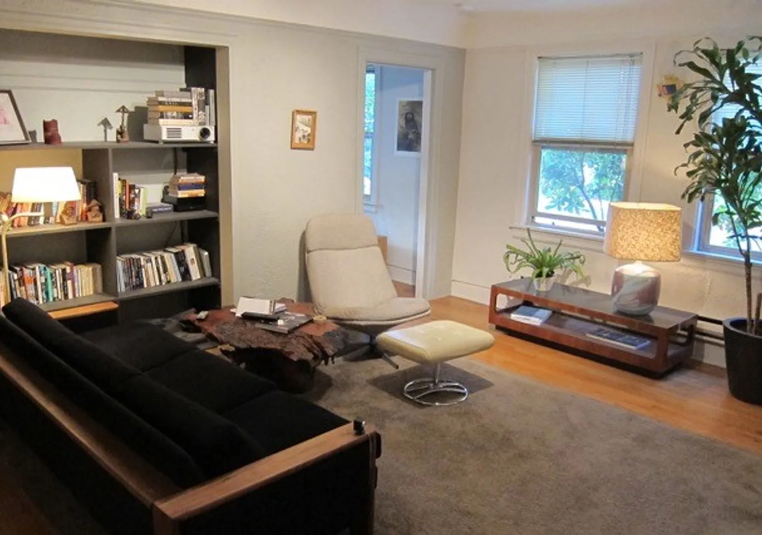 West Coast Arms Apartments — Photo 3