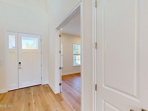 4th image of 566 CAIDEN Drive