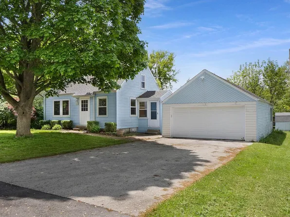 W272N2569 Apple Tree LANE, Pewaukee, WI 53072
