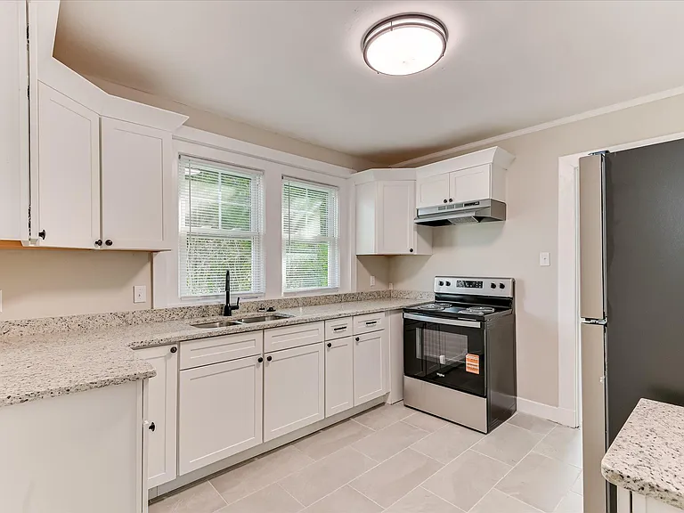 327 Meridian Ave — Photo 13