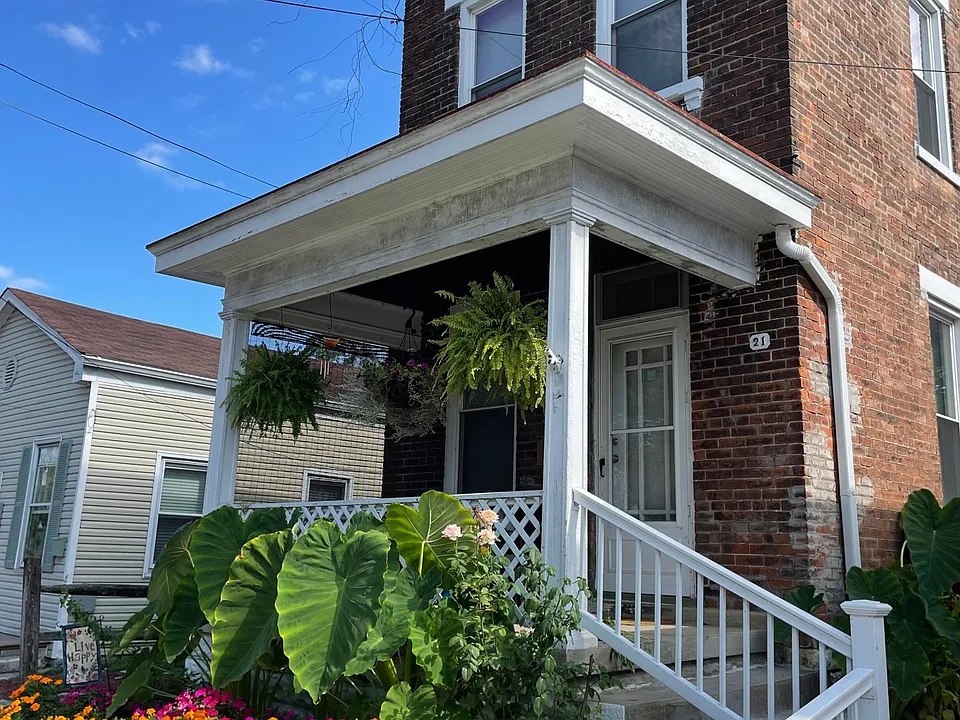 21 Carneal St