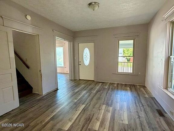 4th image of 313 N High St