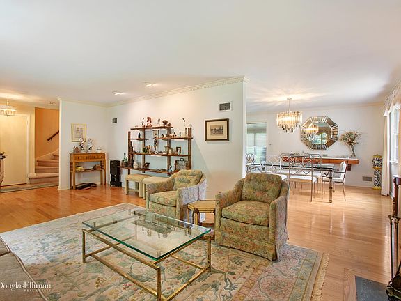 5th image of 215 N Woods Dr