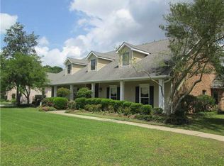 33 Shadow Ln, Destrehan, LA 70047