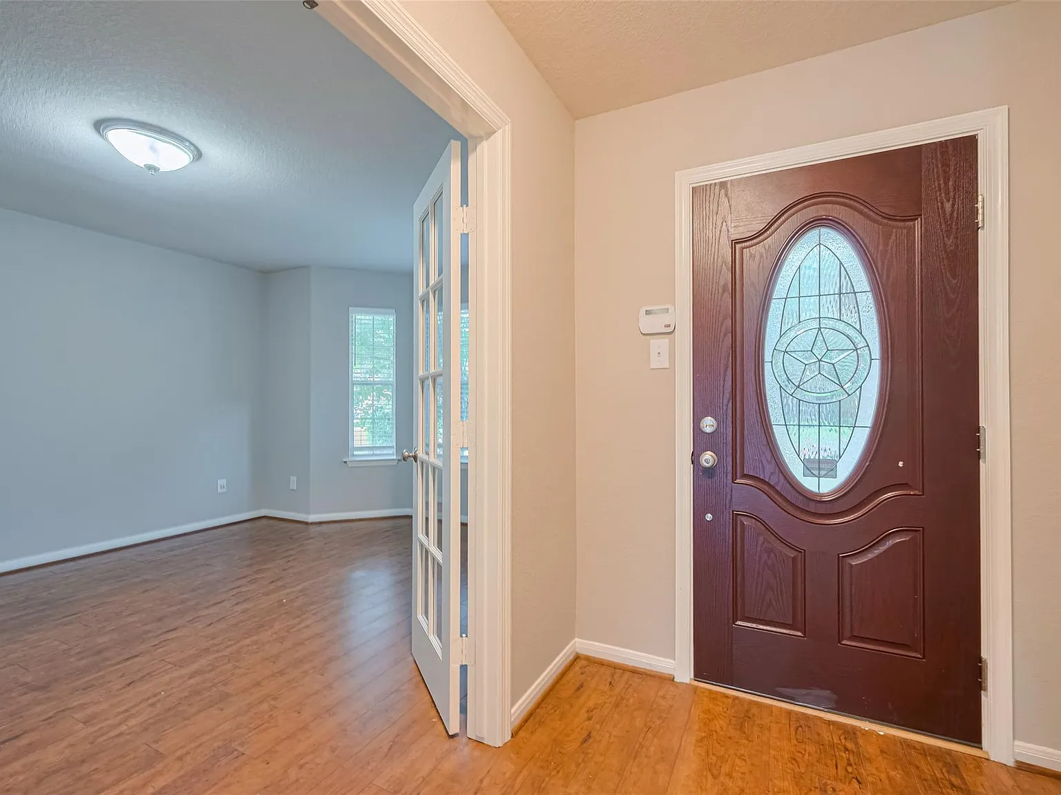 3 bed, 2.0 bath, 1734 sqft, $2,100 — Photo 4