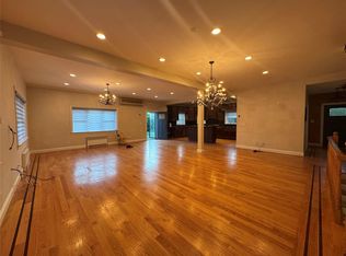 2922 214th Pl, Flushing, NY 11360
