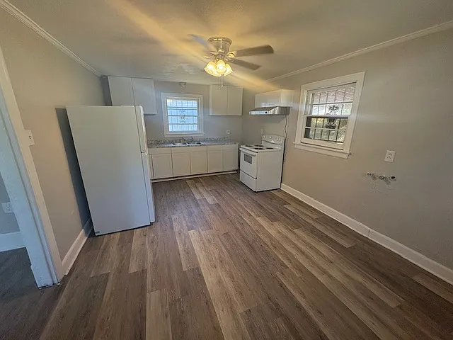 70 Poplar Ave — Photo 2