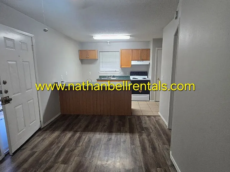 736 8th St SE — Photo 7