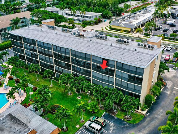 5th image of 720 E Ocean Avenue #402
