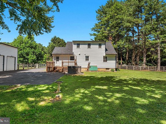 4th image of 932 Bear Branch Rd