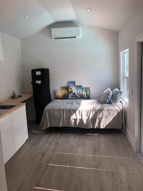 1 bed, 1.0 bath, 300 sqft, $1,900 — Photo 3