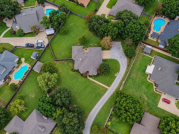 3rd image of 104 Lakeridge Ct