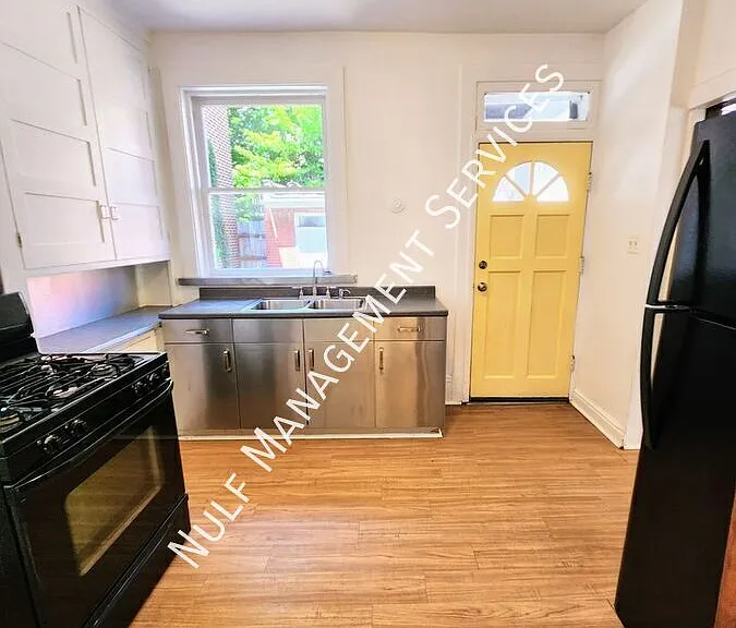 112 Stratford Ave #1 — Photo 1