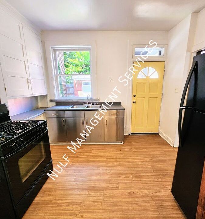 1st image of 112 Stratford Ave Floor 1