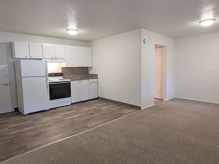Watergate Apartments — Photo 33