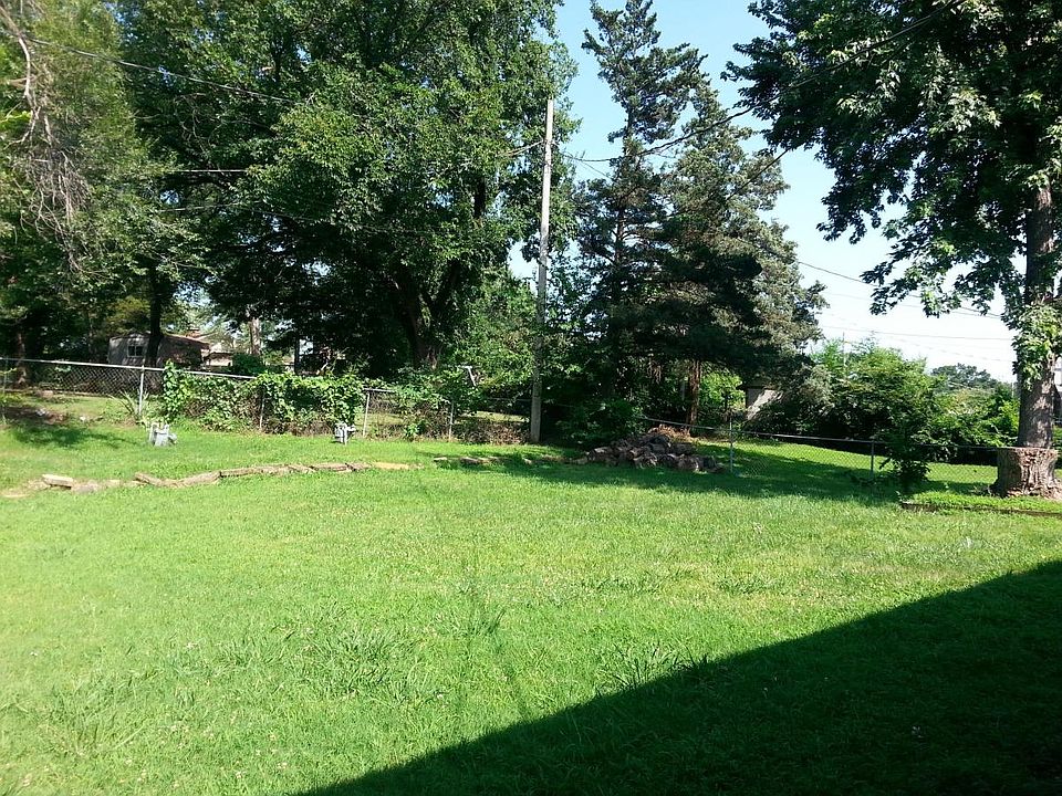 Large Fenced Backyard!