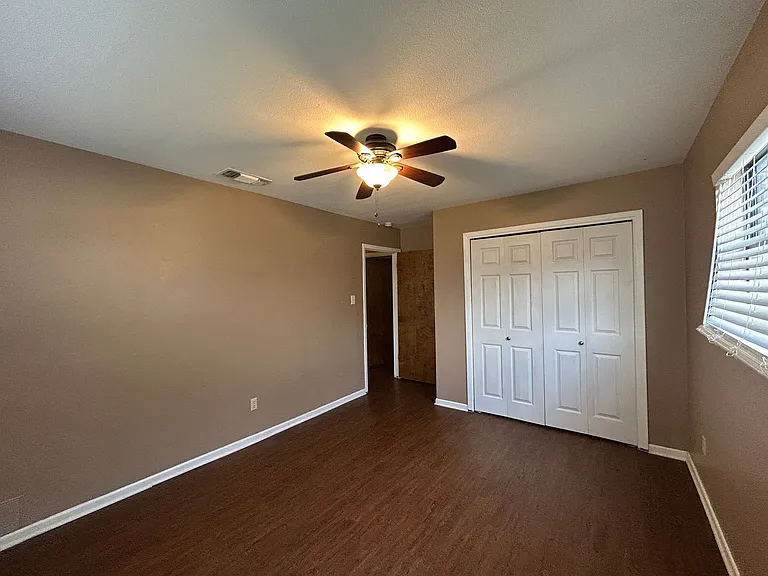 826 Timber Dr — Photo 32