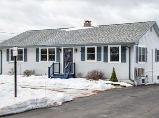 696 Old County Rd, Rockland, ME 04841