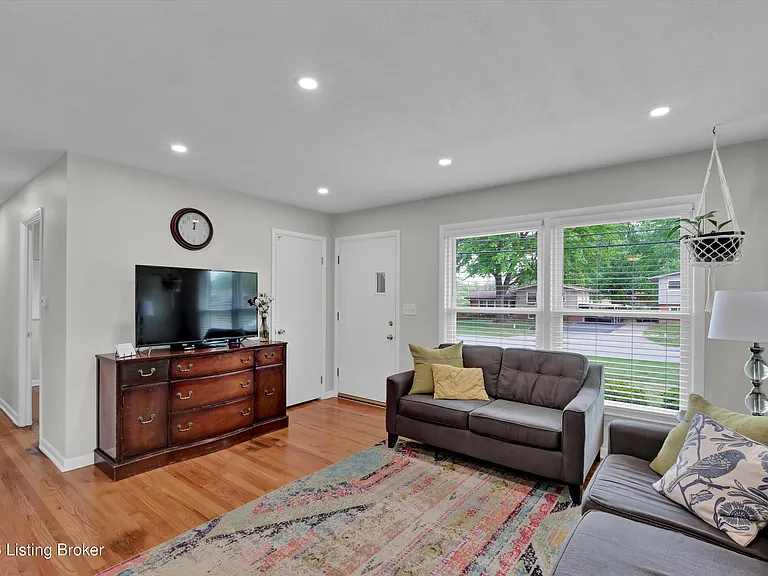 3812 Klondike Ln — Photo 6