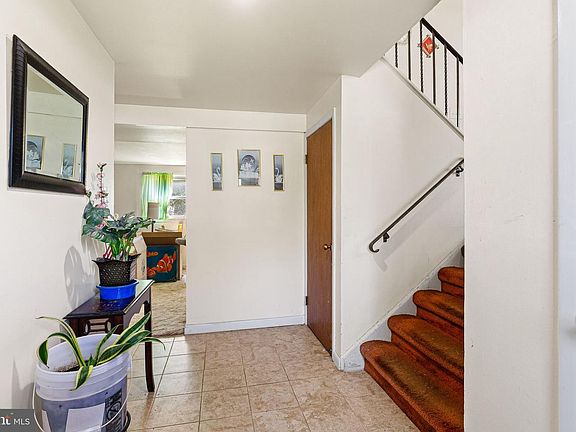 3rd image of 413 Howard Rd