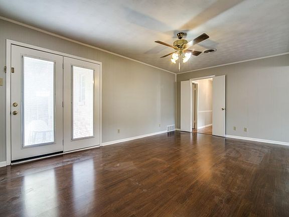 3rd image of 1201 Vicksburg Dr