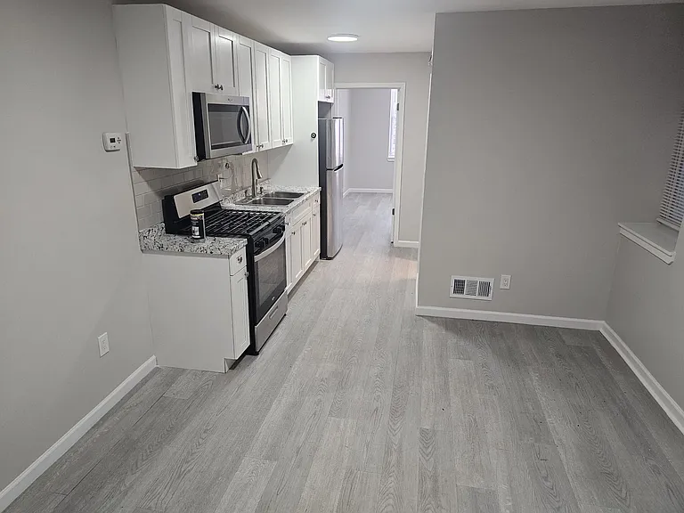 717 Clinton St #14 — Photo 3