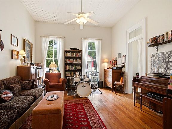 4th image of 5118 Burgundy St