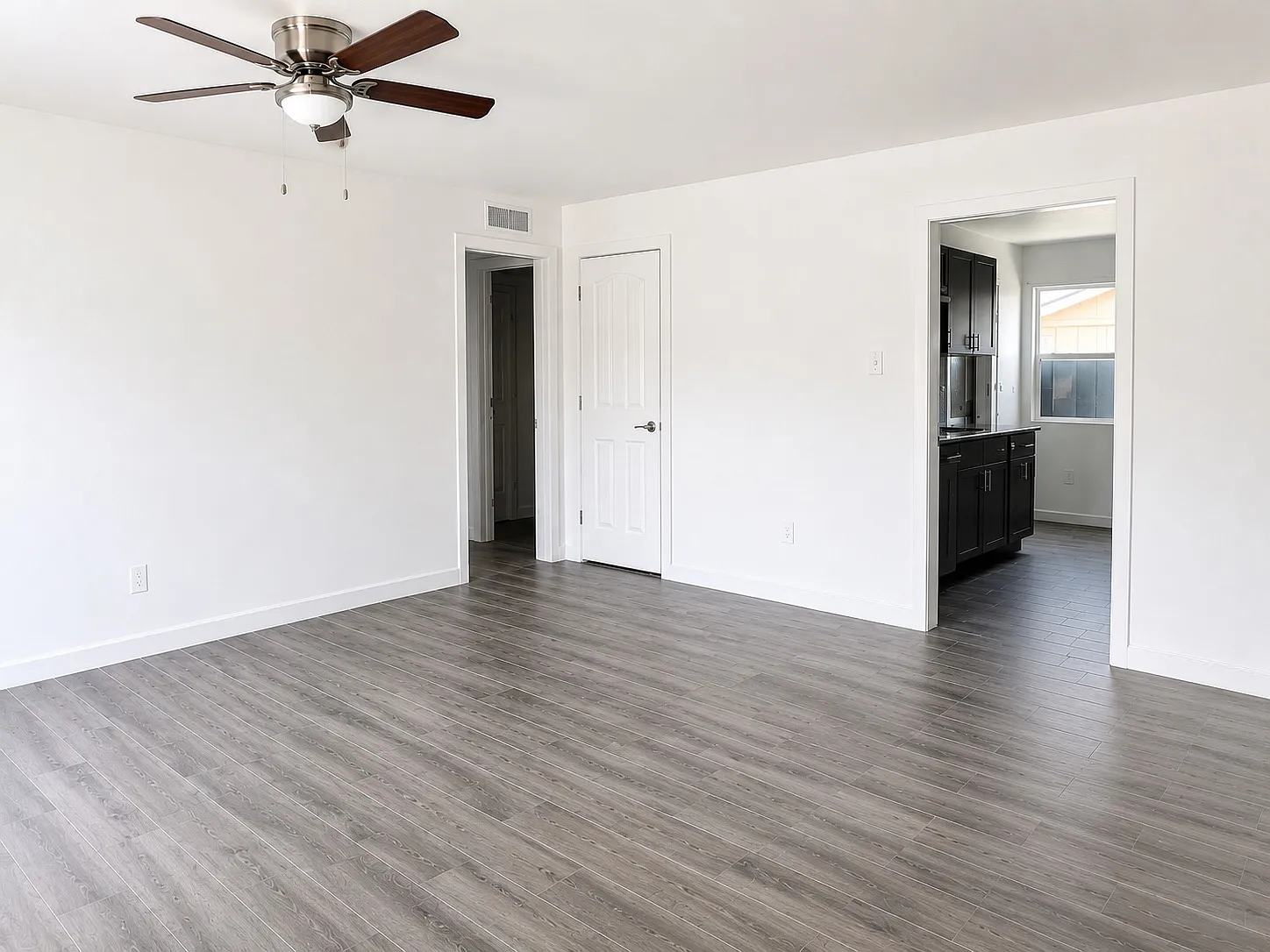 720 E Montecito Ave — Photo 2