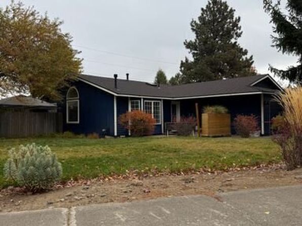 444 SW Blakely Ct