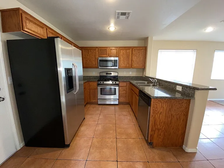 5680 Woods Crossing St — Photo 16