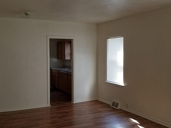 5th image of 135 E Mansion St