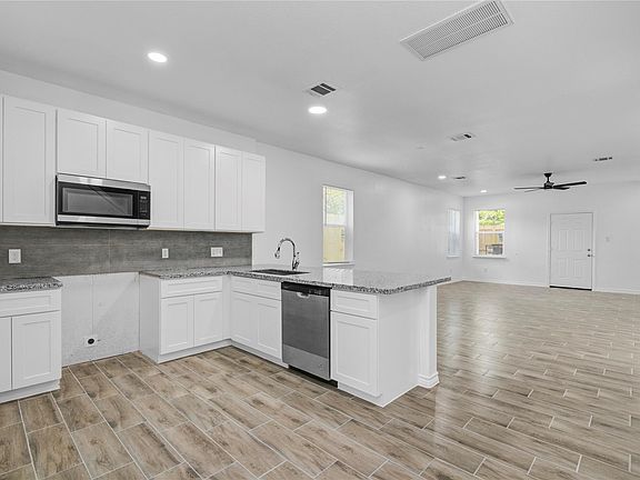5th image of 9932 Fillmore St