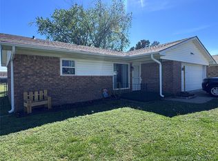 1303 W School St, Claremore, OK 74017