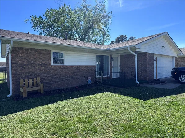 1303 W School St, Claremore, OK 74017