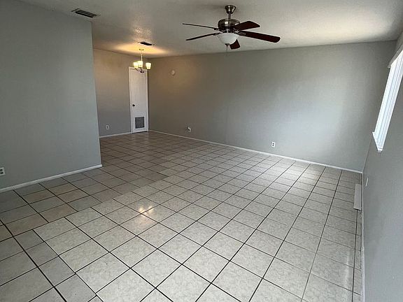 3rd image of 723 W Tiffany Dr APT 4