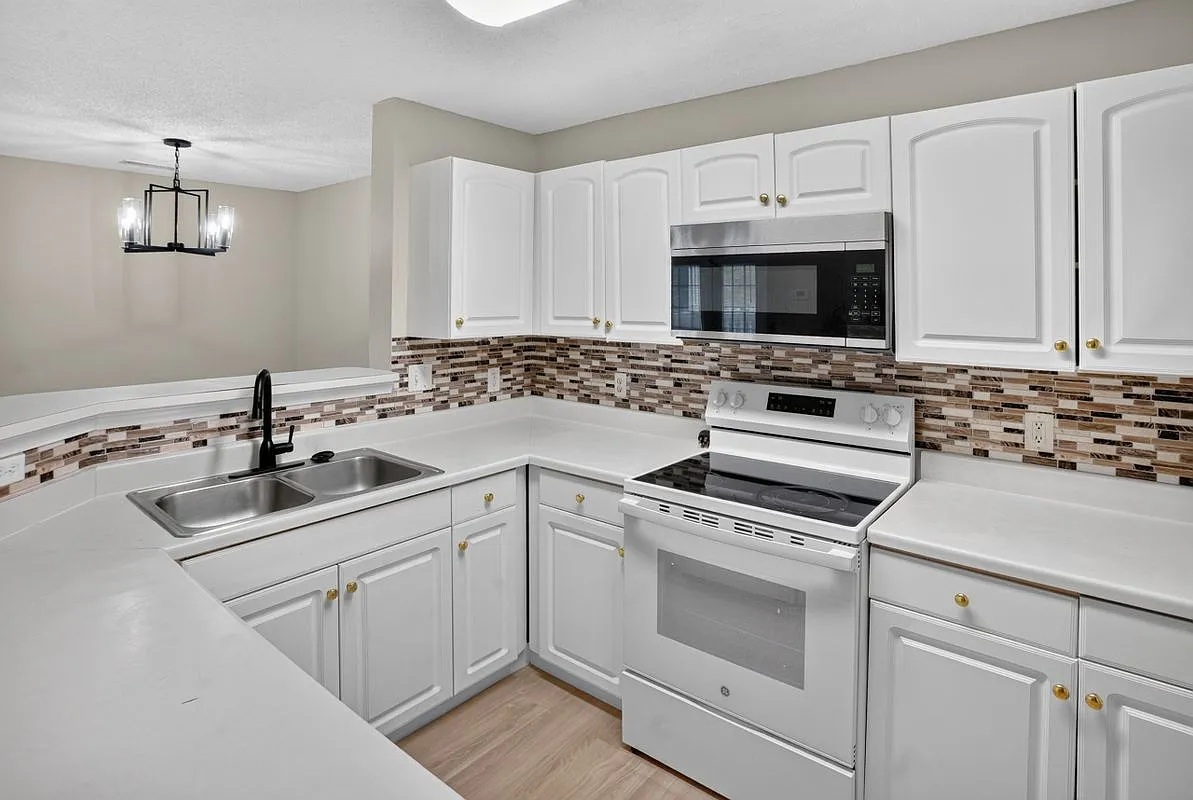 2 bed, 2.0 bath, 968 sqft, $1,600 — Photo 1