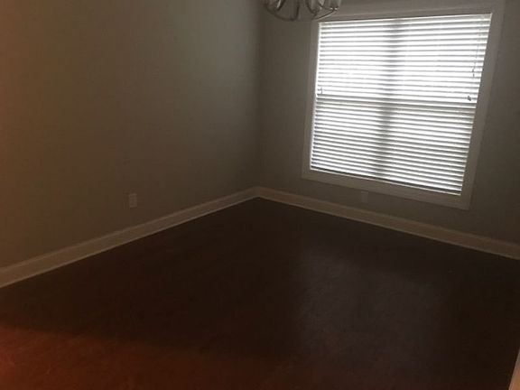 4th image of 802 Bayhill Court